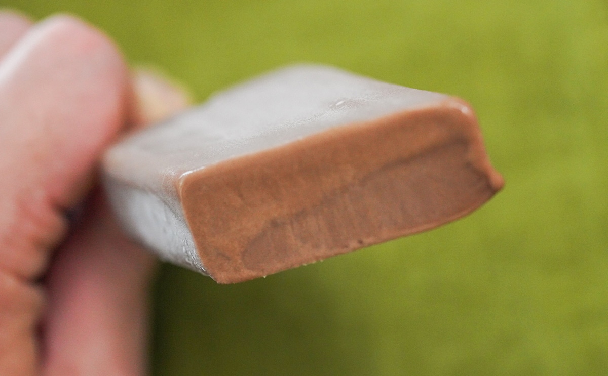 「味濃くてウマ!」「100点」【ファミマ】大絶賛アイスが帰ってきた