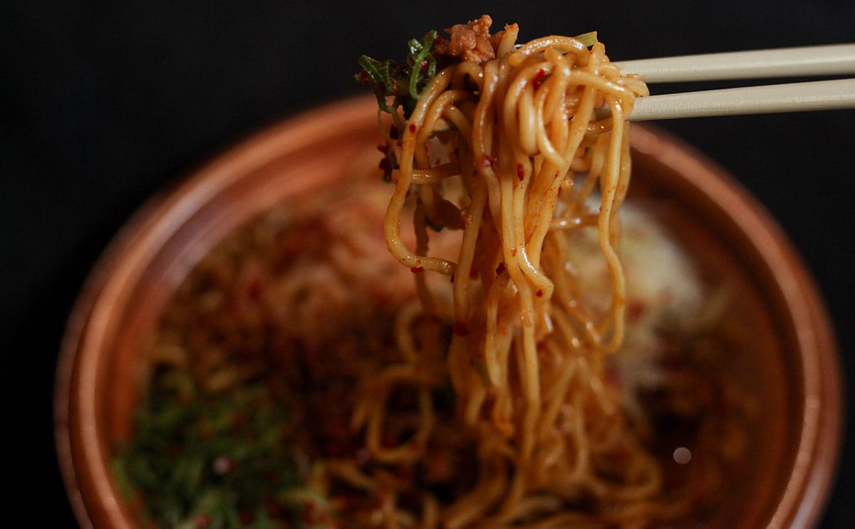 菰田欣也シェフ監修。旨辛好きに食べてほしい【ファミマ】の『麻辣麺』