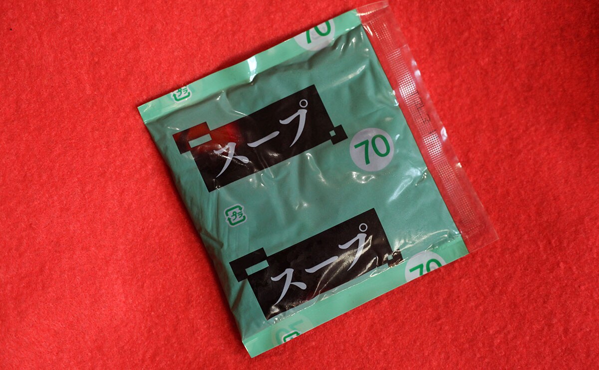 まかないを商品化?菰田欣也シェフ監修『麻辣まぜ蕎麦』はクセ強めだった