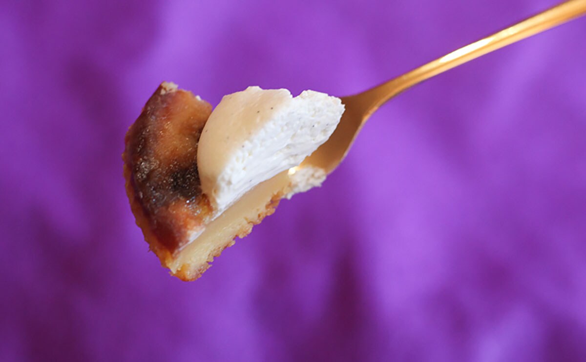 おいしいと話題の【ファミマ】新商品。謎の『ファーブルトン』を食べてみた