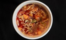 「激うま」「辛すぎない」「好きすぎる」【蒙古タンメン中本】の新作カップ麺
