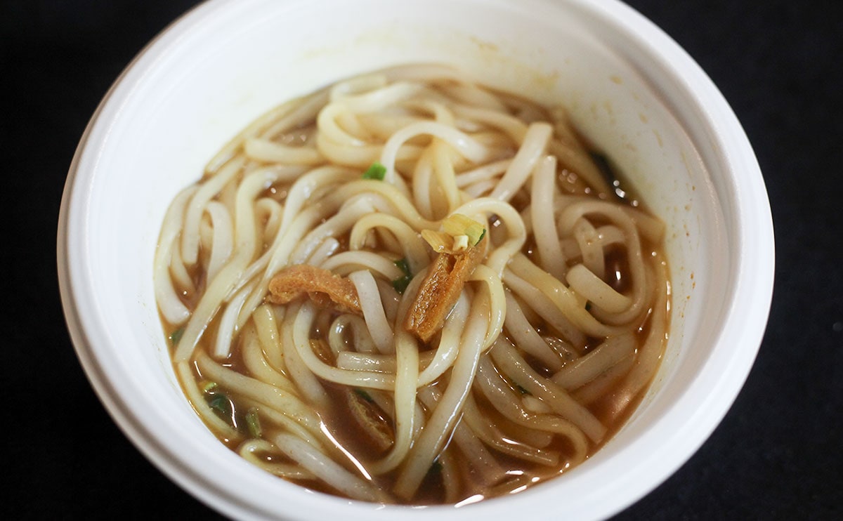 たったの51kcal。【ローソン】の『カレーうどん』が超ヘルシー