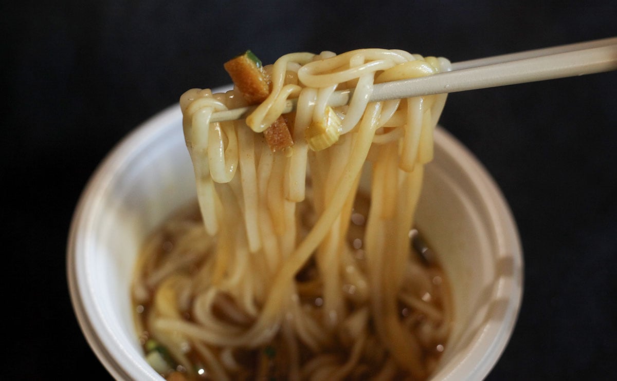 たったの51kcal。【ローソン】の『カレーうどん』が超ヘルシー