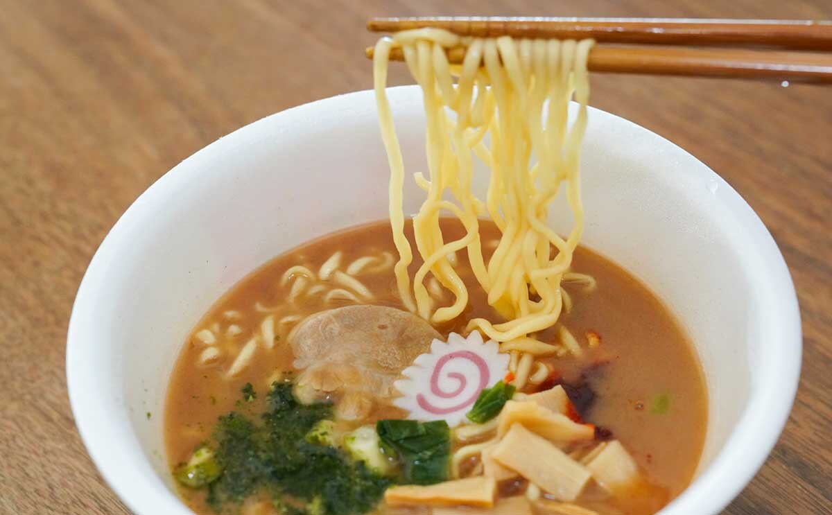 「また買い溜めしよ」【セブン】人気店の味を再現したカップ麺が発売に