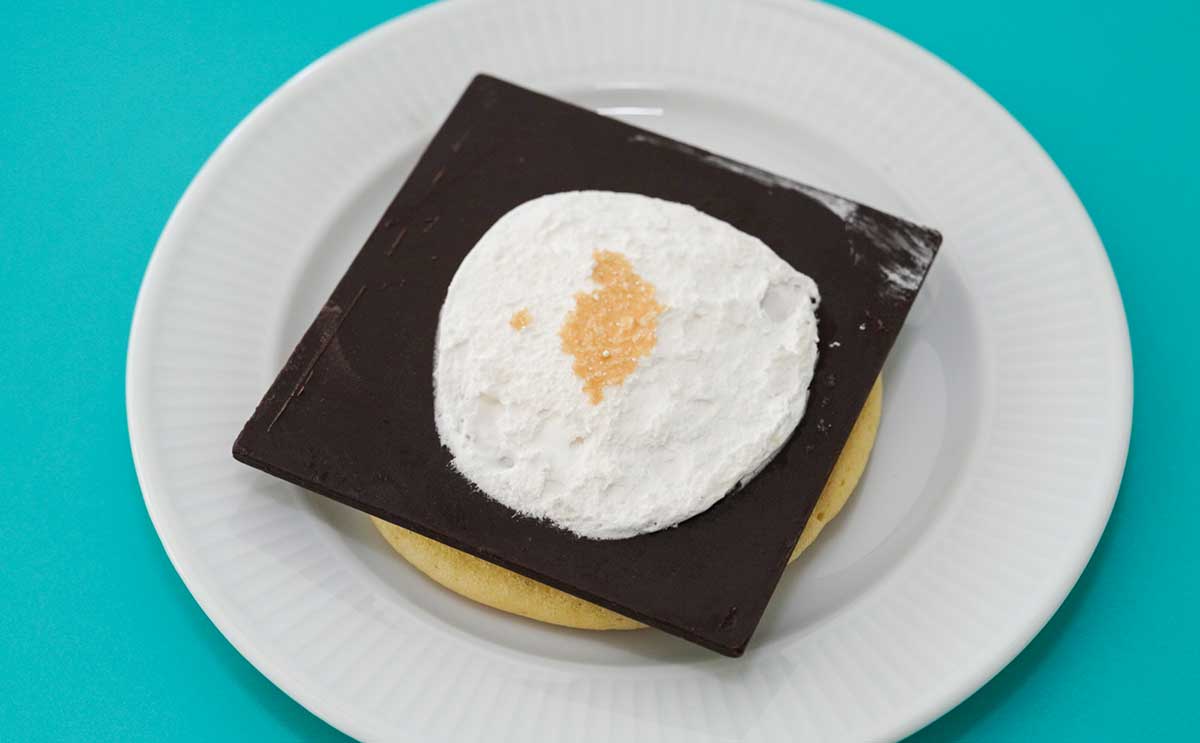 「うますぎだろ」【セブン】の「はみだす板チョコパンケーキ」をようやくゲット!