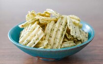 「2日連続で食べた」【セブン】濃厚すぎるポテトチップスがやみつきになる