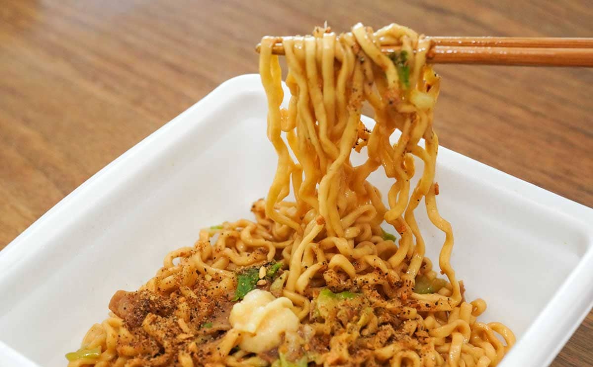 【生にんにく付き】銘店が監修した、カップ麺限定の創作メニューがうまい