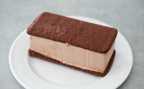 「分厚い」「かじるの大変」【ファミマ】数量限定アイスがかなり美味い