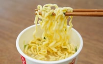 「超うまいよ」【超極太麺】のカップ麺が全国発売に