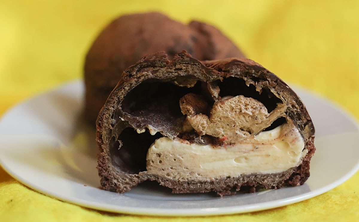 「最高においしい」ローソン新商品『ティラミスクッキーシュー』に激ハマり中!