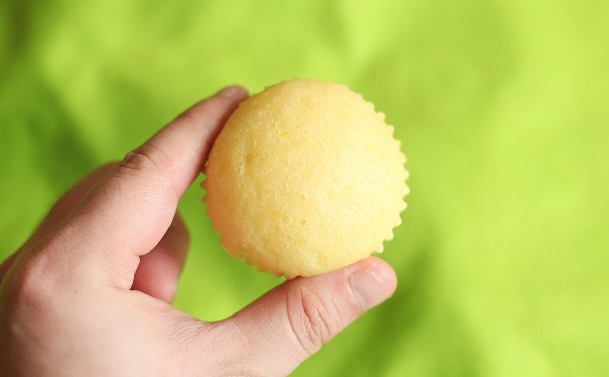 4個入って178円。お得でおいしい【ファミマ】の『蒸しケーキ』