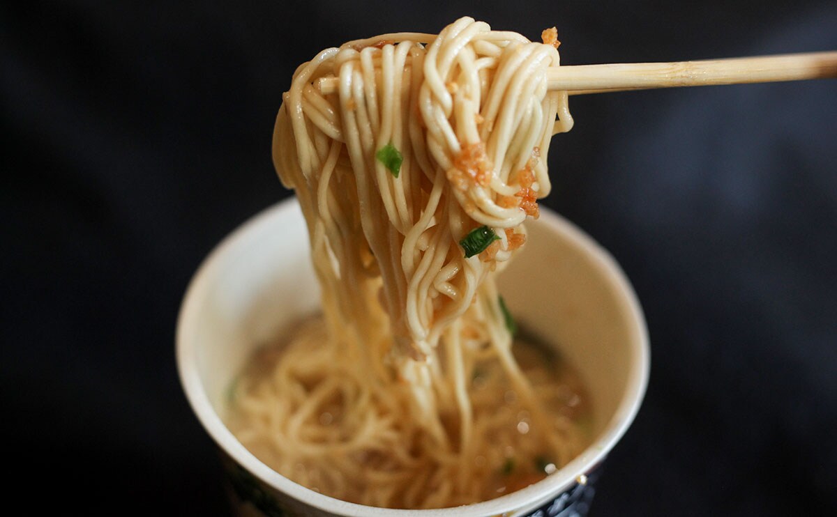 【ファミマ】箱買いしたい。鹿児島の人気店の味を『カップ麺』で！