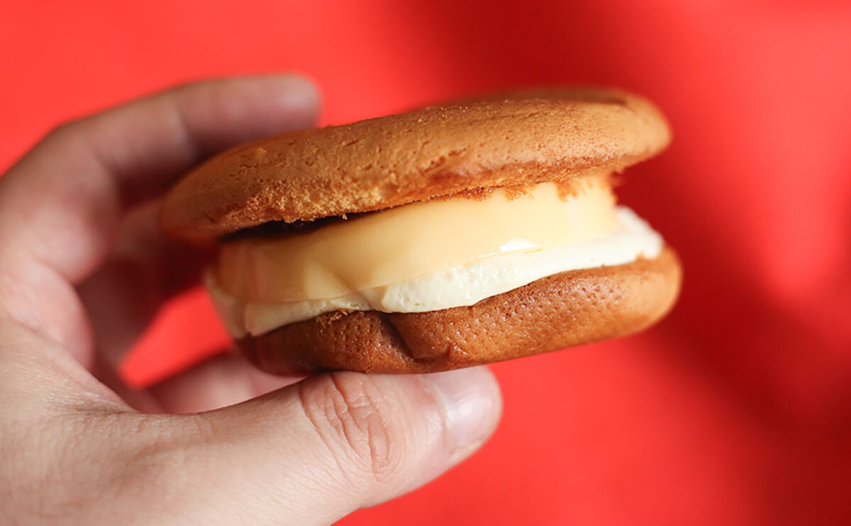 「満足感ある」「好き」ローソンの『プリン』は手で食べる!?