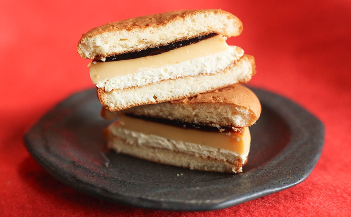 「満足感ある」「好き」ローソンの『プリン』は手で食べる!?