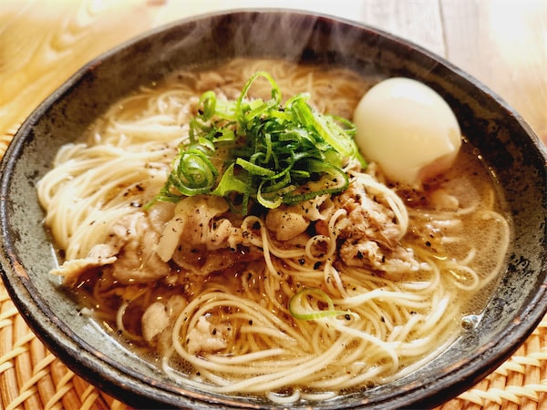 【冬もそうめん】リュウジ「ラーメンよりうめえぇぇー!!!」 安価な豚バラ肉と卵で「肉そば風にゅうめん」に挑戦！