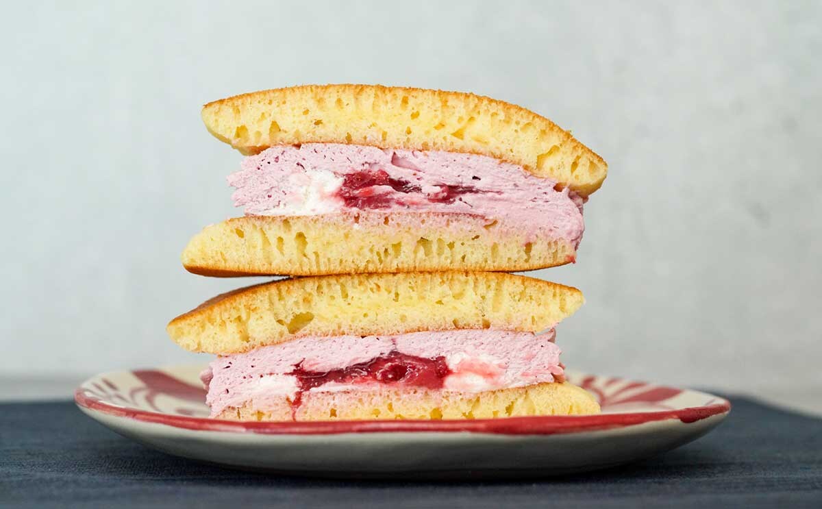 「甘すぎないのが良い」【セブン】2種クリームを使用したスイーツとは