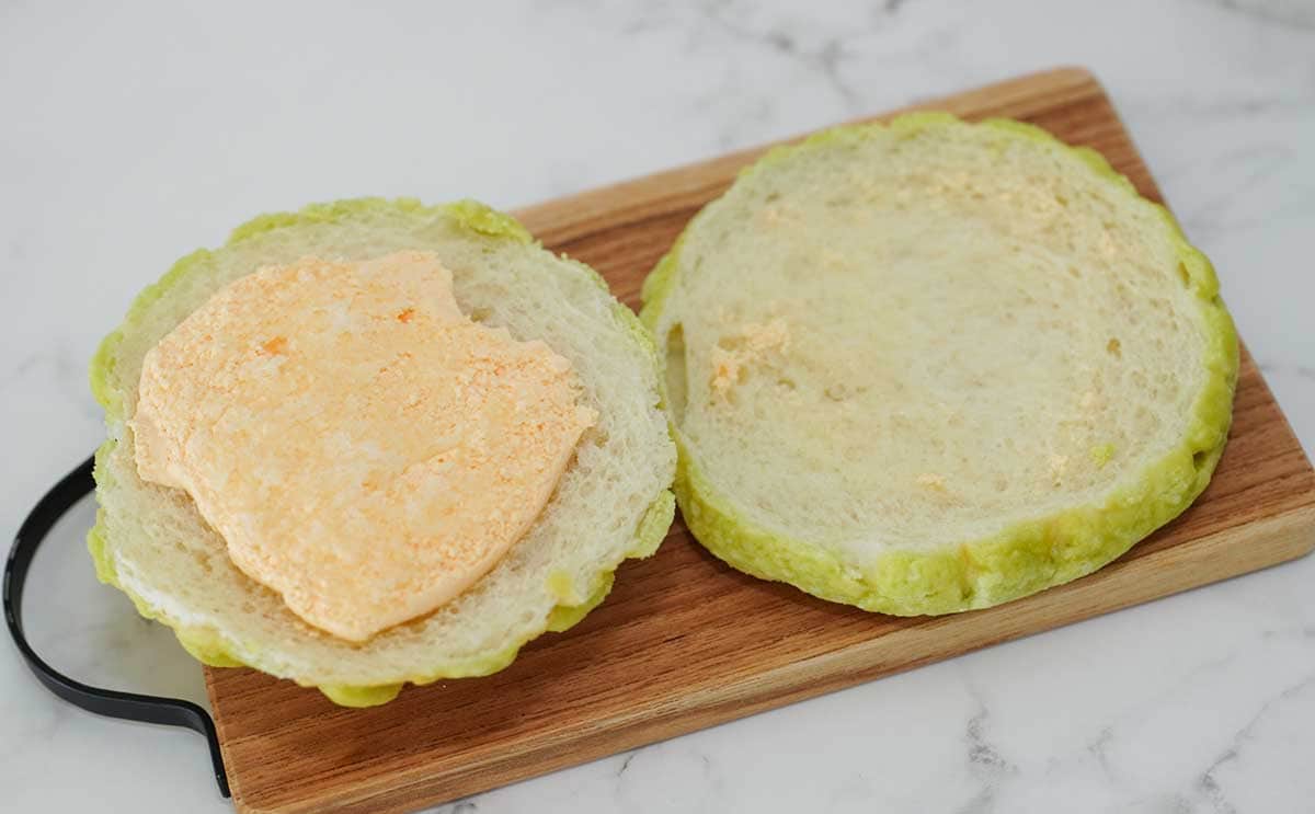 「毎日食べたい」新発売【セブン】クリームたっぷり菓子パン