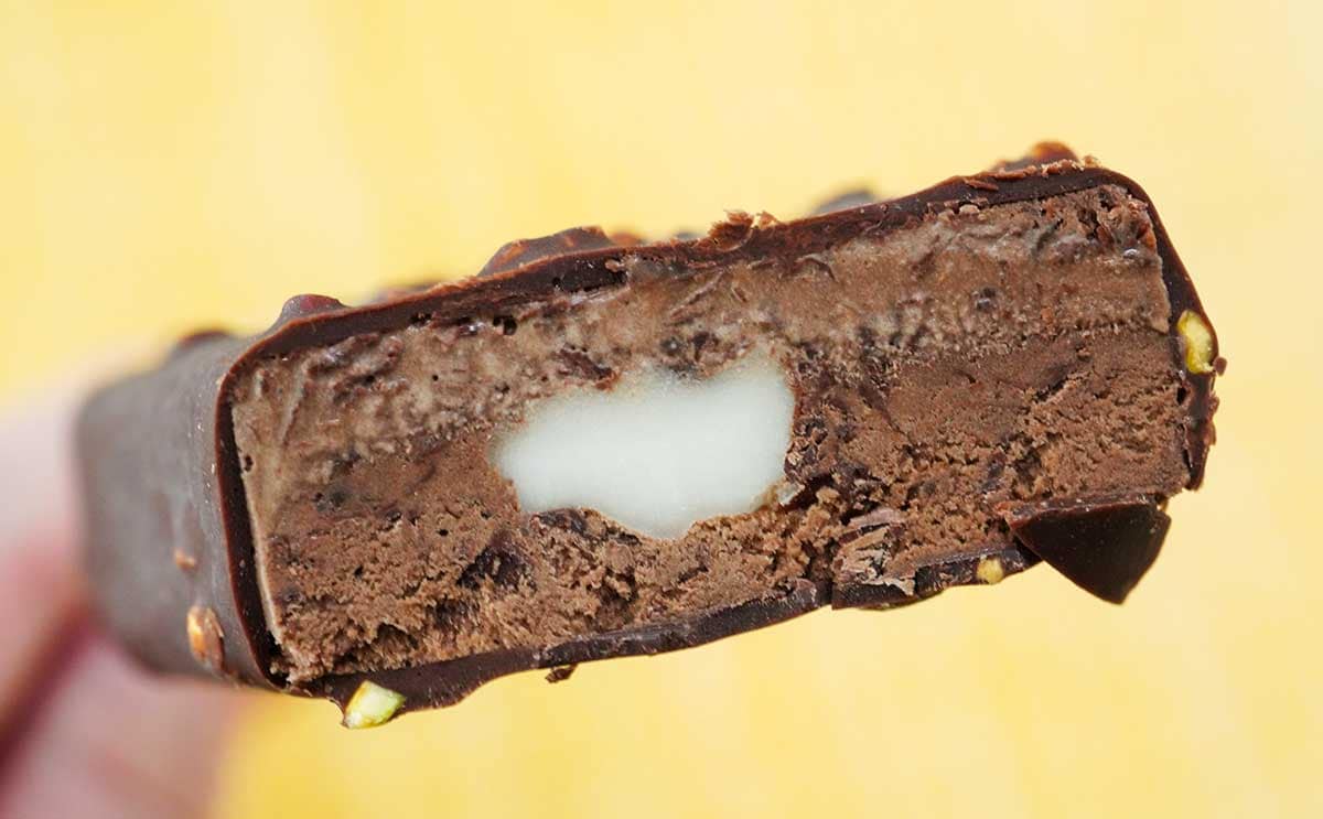 「いっぱい買った」【ファミマ】チョコアイスだけど中はもっちり!?