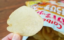 「ばかうまいな」「くさい」限定ポテトチップスがクセになる