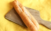 【ローソン】いちご好きに食べてほしい長～いパンを発見！