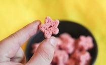 ファミマの『しみチョココーン』、いちご好きはぜひ買って！