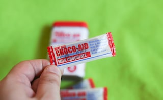 中までリアル。カルディで見つけた“食べる”『ばんそうこう』