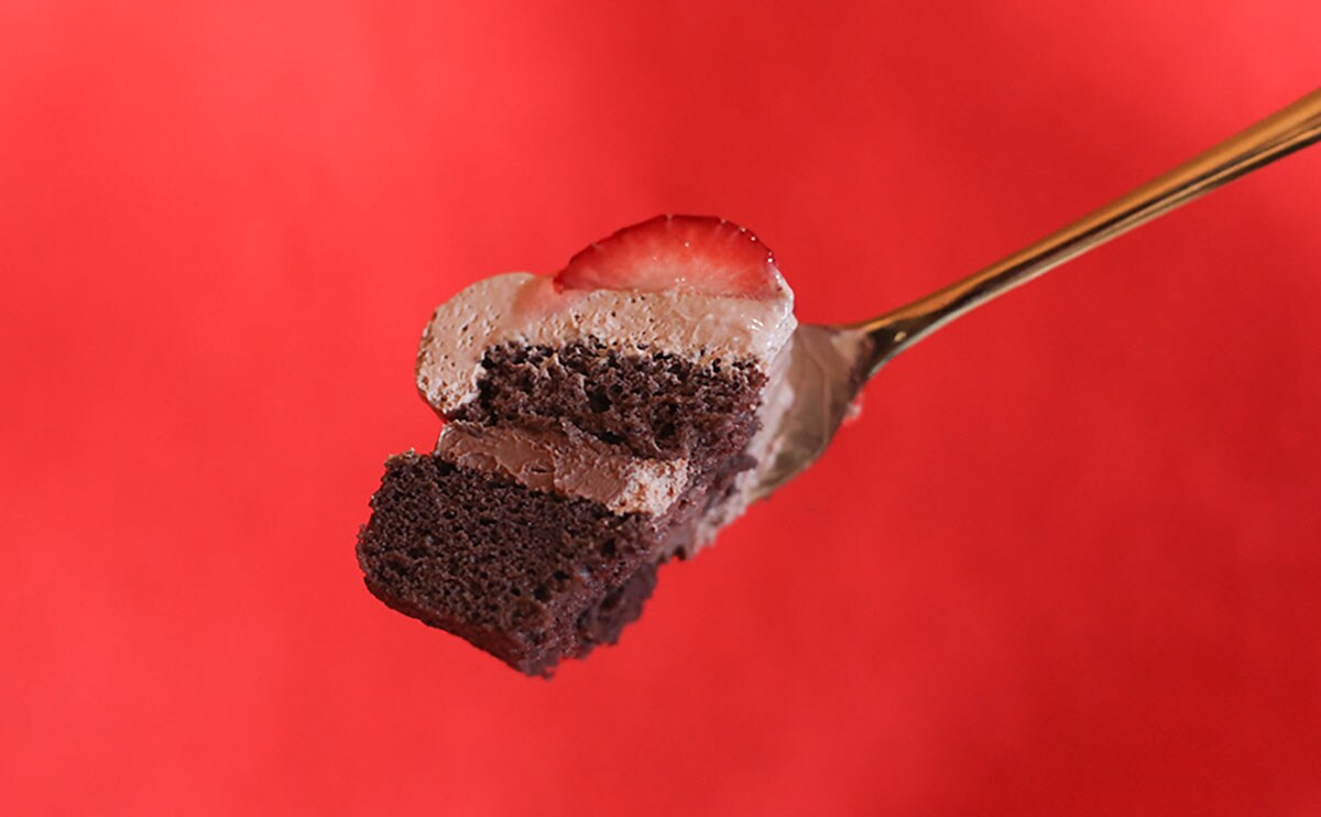 「満足感あり」「天才すぎた」おいしい『チョコケーキ』が食いたいならローソンへ行け!