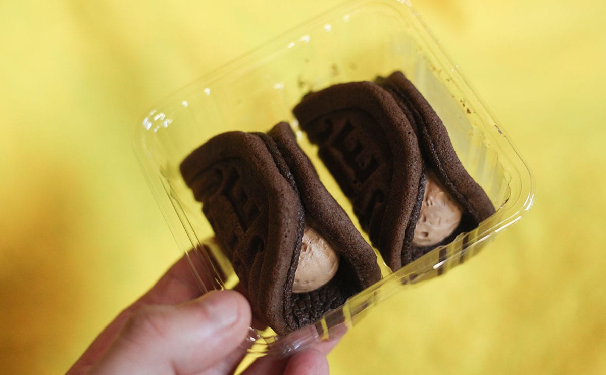 「すごくおいしい」「ふわっふわ」ファミマの『ワッフル』にチョコ味が登場