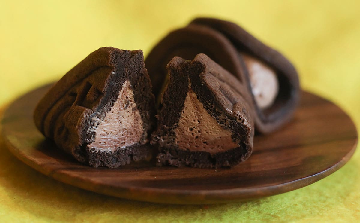 「すごくおいしい」「ふわっふわ」ファミマの『ワッフル』にチョコ味が登場