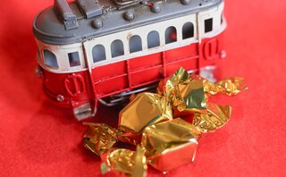 高いけどかわいい。カルディで見つけたアンティーク調の『電車』