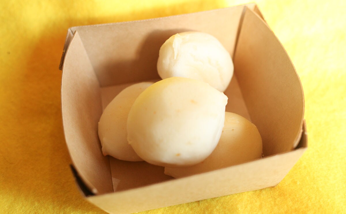 「最高すぎる」「お酒に合いそう」ローソンの“白い玉”がもちもちでうまいらしい