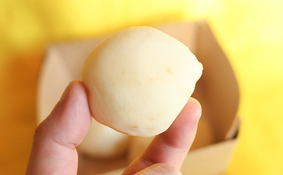 「最高すぎる」「お酒に合いそう」ローソンの“白い玉”がもちもちでうまいらしい