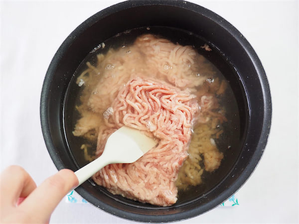 え、鶏ひき肉から出汁を⁉手軽に極上出汁を抽出できる「最高の水炊き」に挑戦！澄んだスープが極上♡