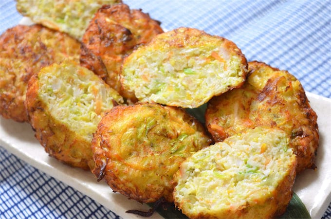 お好み焼とさつま揚げのイイトコ取り♪魚すり身と野菜で「お好み天」作ってみた！ん、たこ焼き味!?【農家直伝】