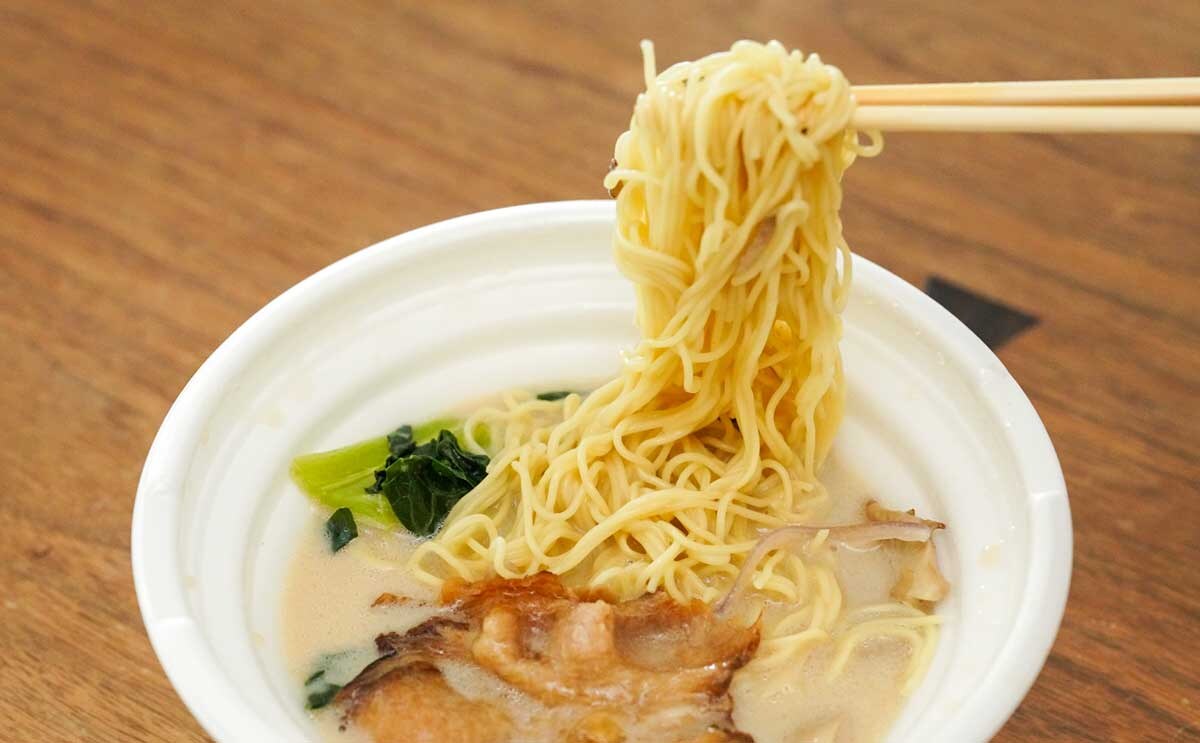 「最高にうまい」「神」【セブン】人気店監修ラーメンにドハマりしそう