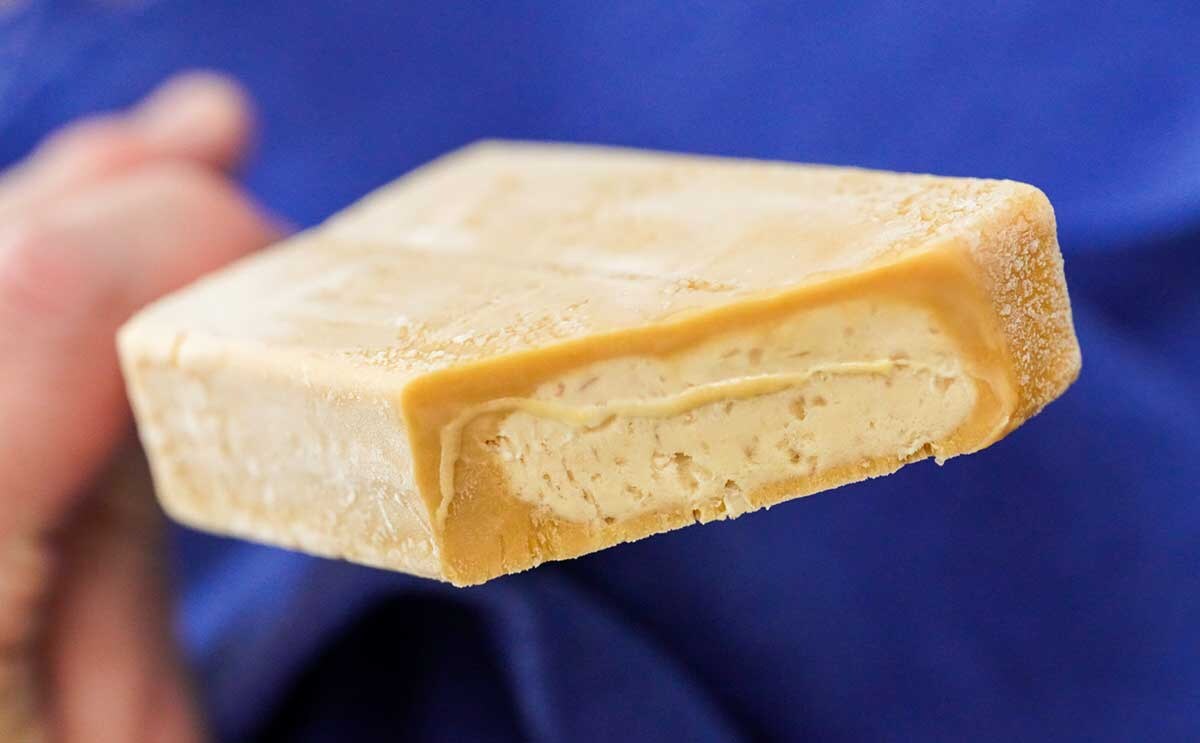 「異常なうまさ」【赤城乳業】2つの味が楽しめるアイスは濃厚さっぱり系のおいしさ