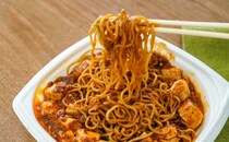 しっかり辛くて激うま！セブン【名店監修】の新商品にドハマりしそう