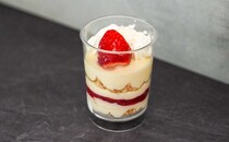 【セブン】まるごと苺の新発売スイーツ「超おすすめ」「おいしかった」