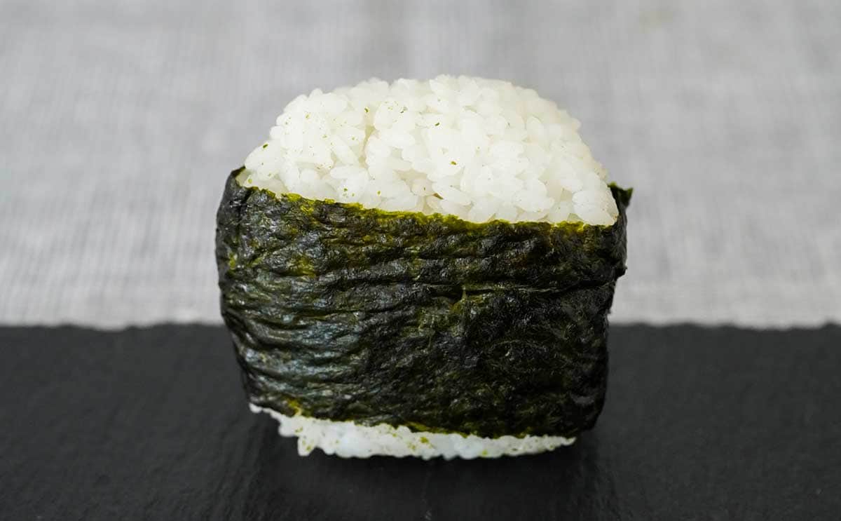 「うまくてハマりそう」【セブン】新発売おむすびがクセになる