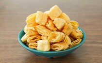 【セブン】「サクサクコーン」直火焼きのとうもろこし味がめちゃウマい