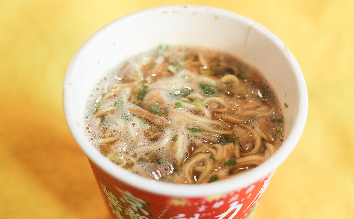 背脂たっぷり。京都の名店が監修した『カップ麺』はローソン限定