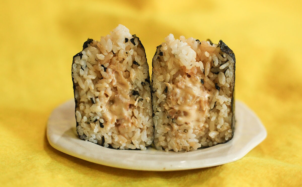 「コスパ抜群」「食べごたえある」ローソンの『おにぎり』、デカすぎて最高だった