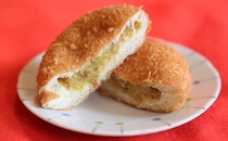 【天下一品】コラボ。ローソンの『カレーパン』は黄色くてこってり!?