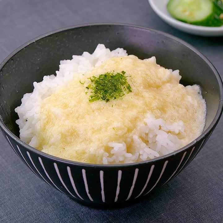 出汁の風味感じる！白だしのとろろご飯