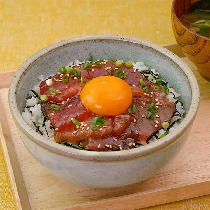 やみつき！ごま油香るマグロ漬け丼