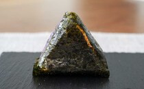 「迷わず買った」【セブン】新作おにぎりが最高にうまい