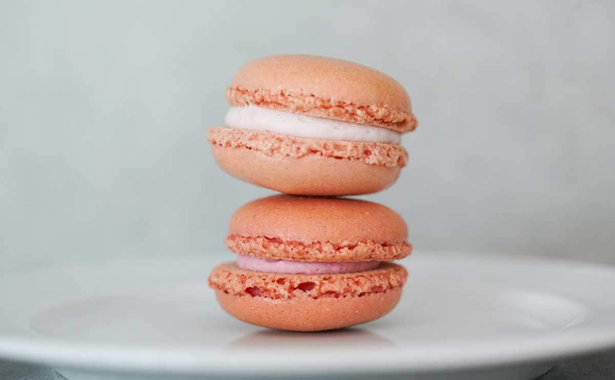 【セブン】新発売のマカロンに「めっちゃうまい」「硬すぎ」の声