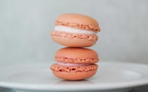 【セブン】新発売のマカロンに「めっちゃうまい」「硬すぎ」の声