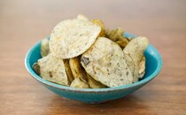 「普通にうまい」「全然売ってない」【カルビー】話題の限定ポテトチップスとは