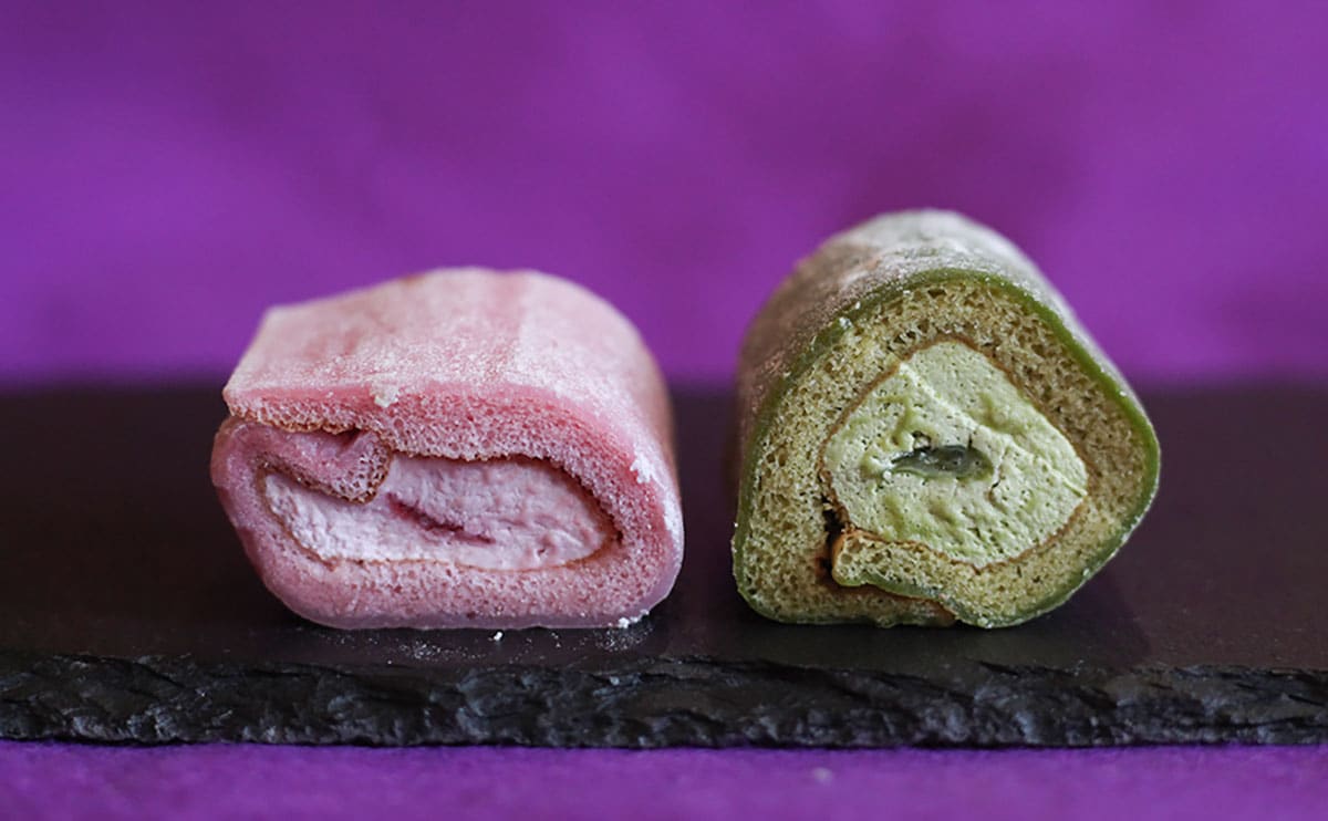 うれしいミニサイズ。『もち食感ロール』が2色のアソートで登場!